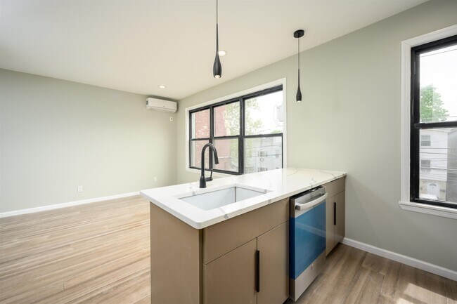 Foto del edificio - 70 Bowers St