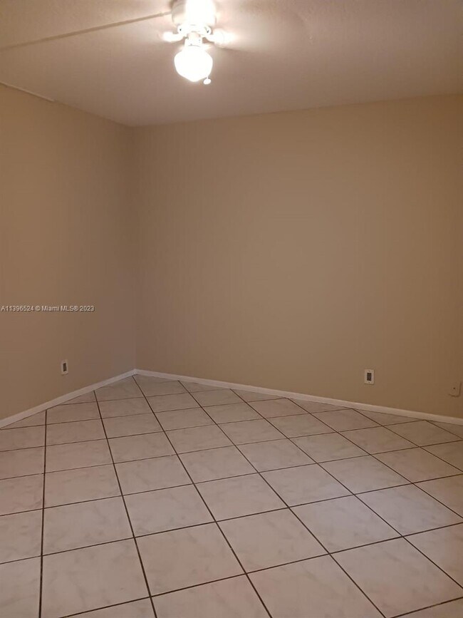 Building Photo - 504 Gardens Dr