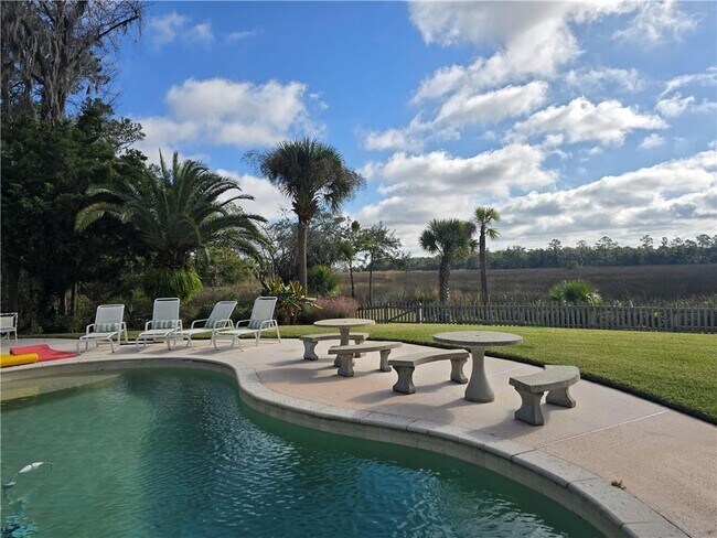 Foto del edificio - 205 Sutherland Dr