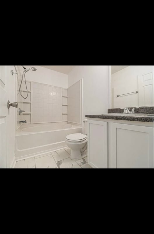 Building Photo - 2418 Piering Dr