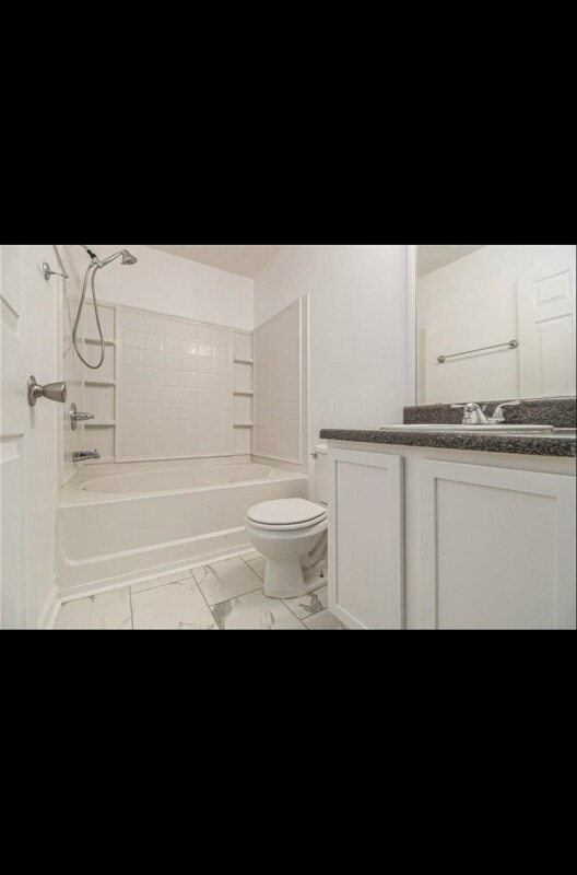 Foto del edificio - 2418 Piering Dr