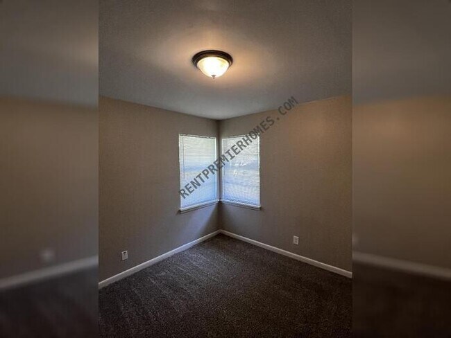 Foto del edificio - 4107 Maple St