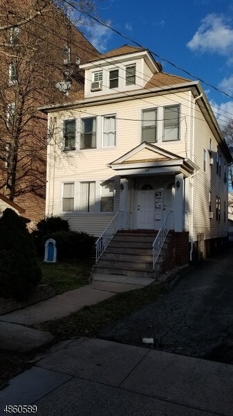 Building Photo - 145 Bellevue St