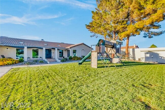 Foto del edificio - COMING SOON: Single Story 5 Bd, 4 Bth, Inc...