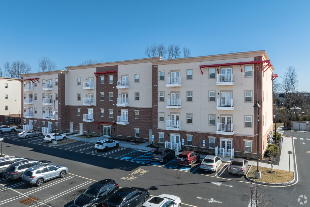 Foto principal - The Point Senior Luxury Apartments