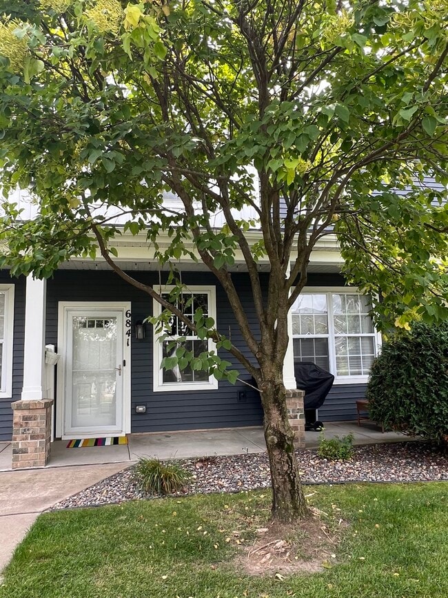Building Photo - 6841 Narcissus Ln N