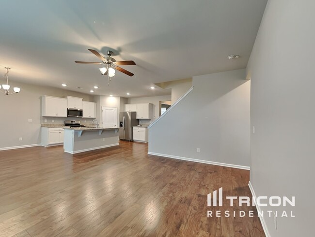 Building Photo - 832 Foxdale Dr