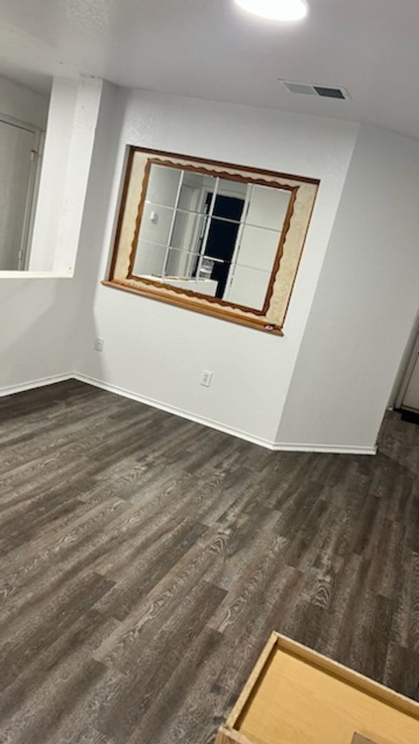 Foto del edificio - NICE COZY 2 BEDROOM 1 BATH PLUS OFFICE