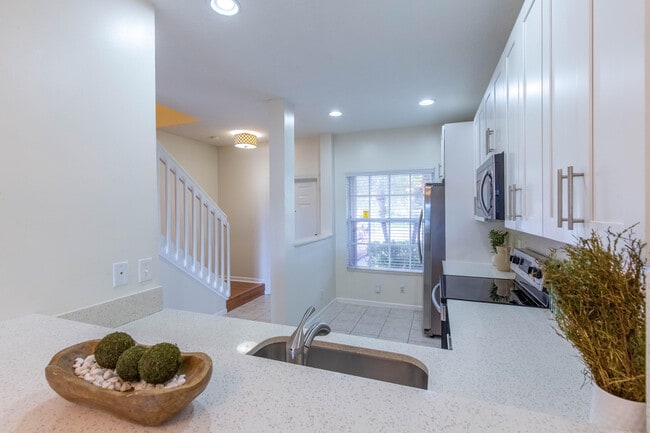 Building Photo - 6916 Crooked Fence Dr