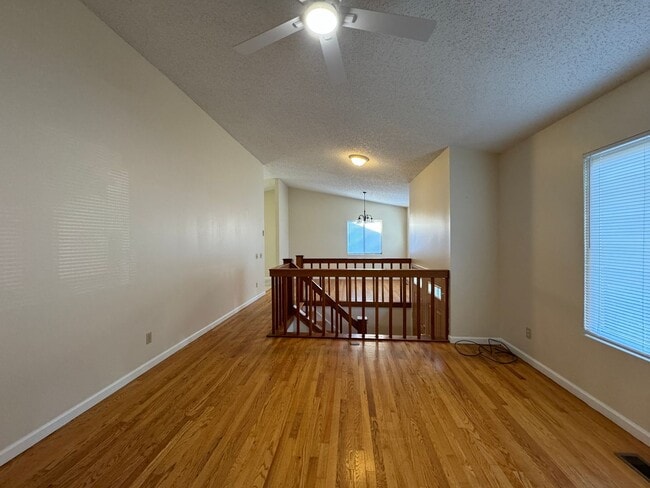 Building Photo - Beautiful home on quiet cul-de-sac