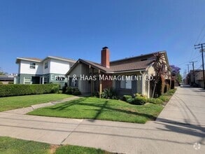 Building Photo - 440 E San Antonio Dr