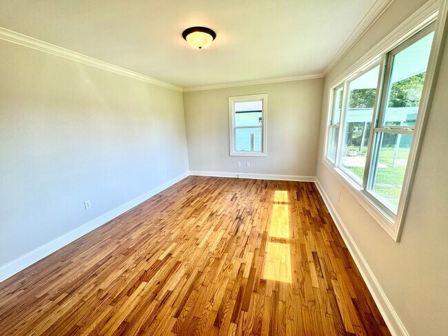 Foto del edificio - Freshly Renovated in Athens City! Lawncare included!