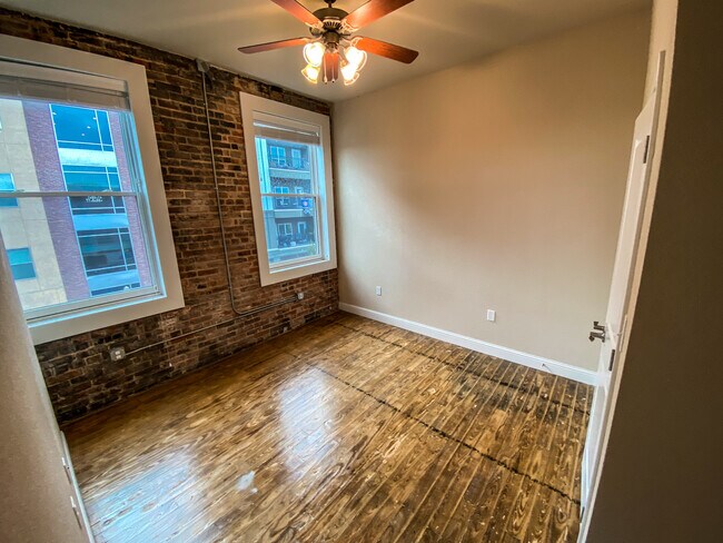 Building Photo - 700 Franklin Ave