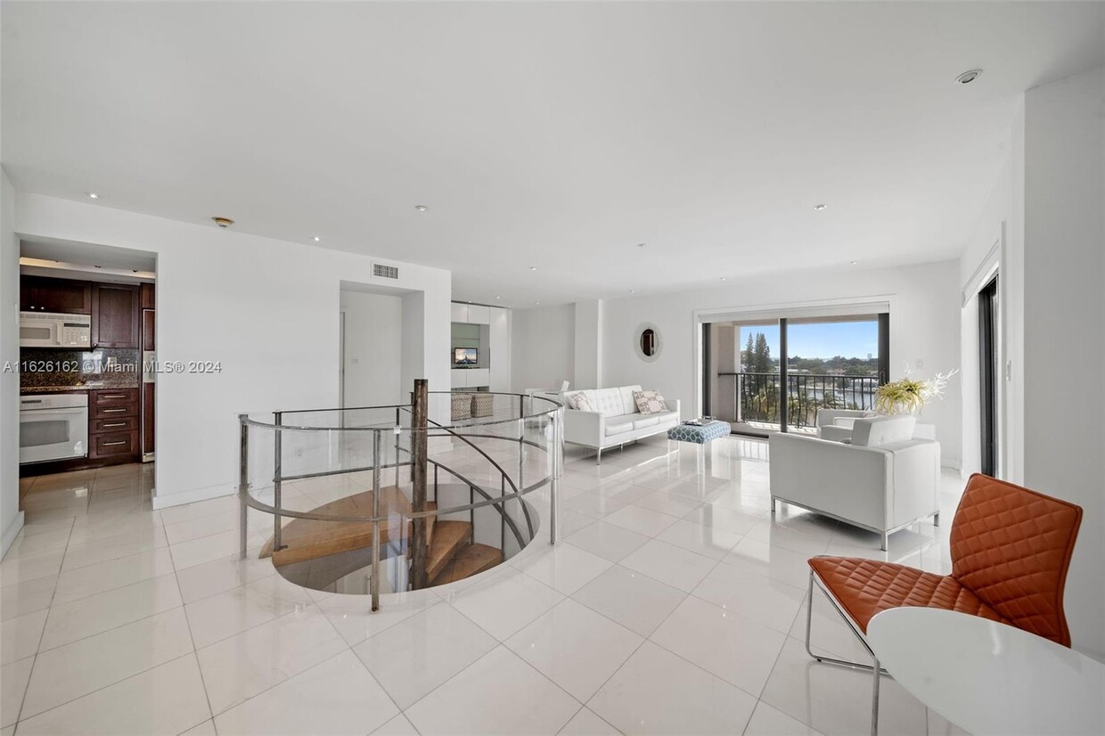 Foto principal - 5415 Collins Ave