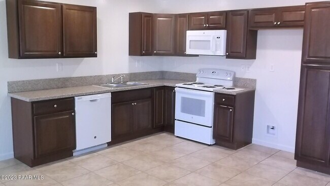 Building Photo - 8936 E Yavapai Rd