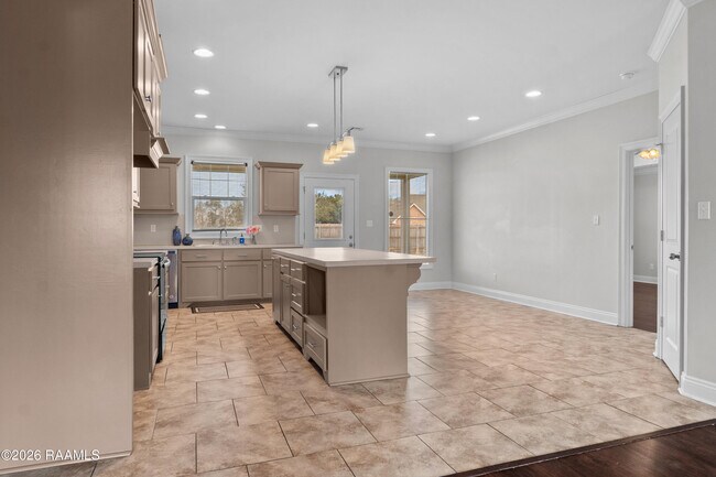 Foto del edificio - 1007 Lillian Michel Dr