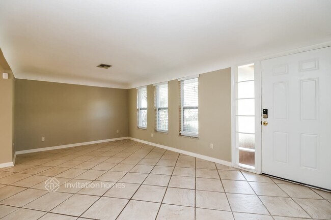 Building Photo - 1708 Lucas Dr