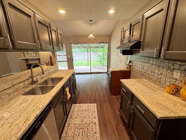 Foto del edificio - 8739 Glen Bluff