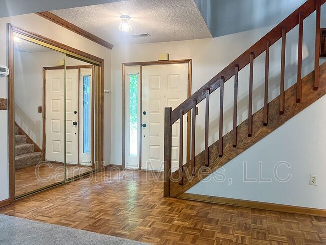 Building Photo - 214 Brookside Dr