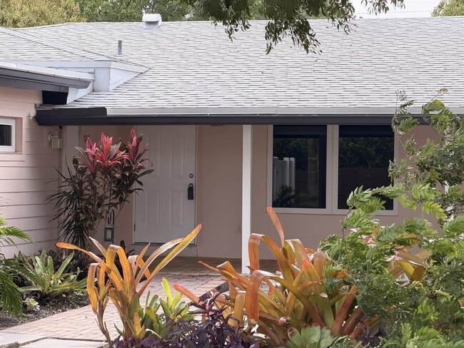 Building Photo - 2018 NE 14th Ct