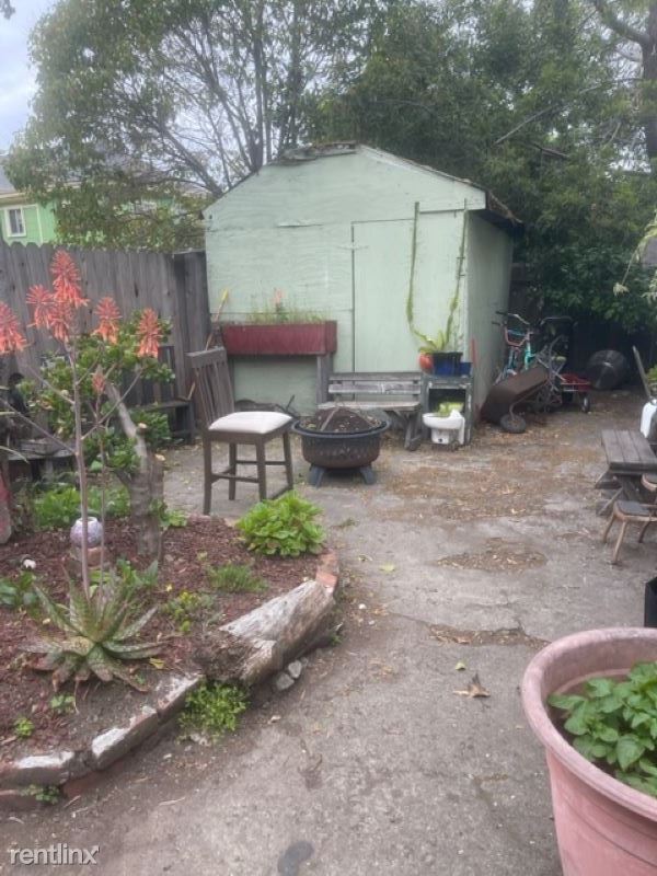 Building Photo - 1 br, 1 bath Duplex - 685 33rd St Unit B