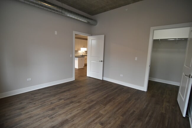 Building Photo - 3833 N Broadway
