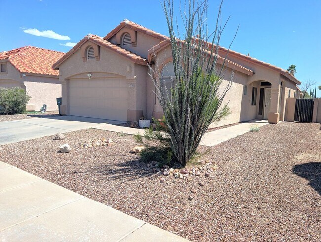 Building Photo - Convenient Tucson Eastside Home with 3 bed...