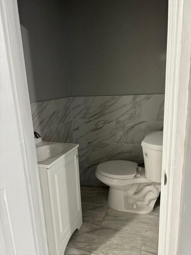 Building Photo - Spacious Remodeled Home in Binghamton, NY