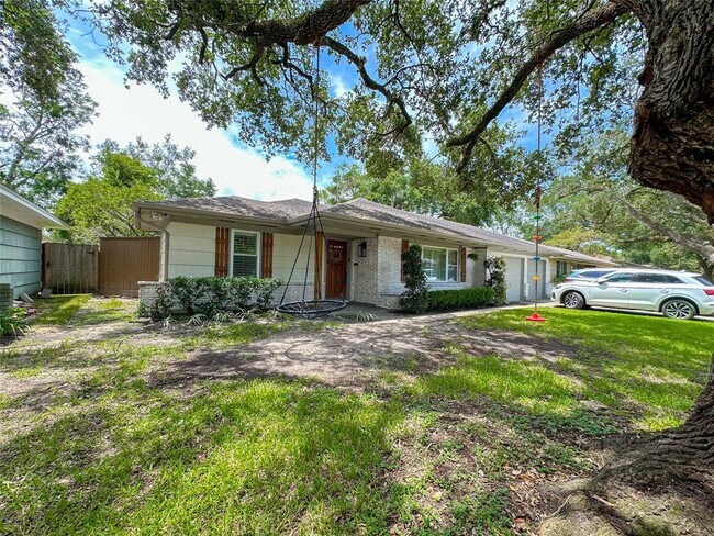Building Photo - 3107 Broadmead Dr