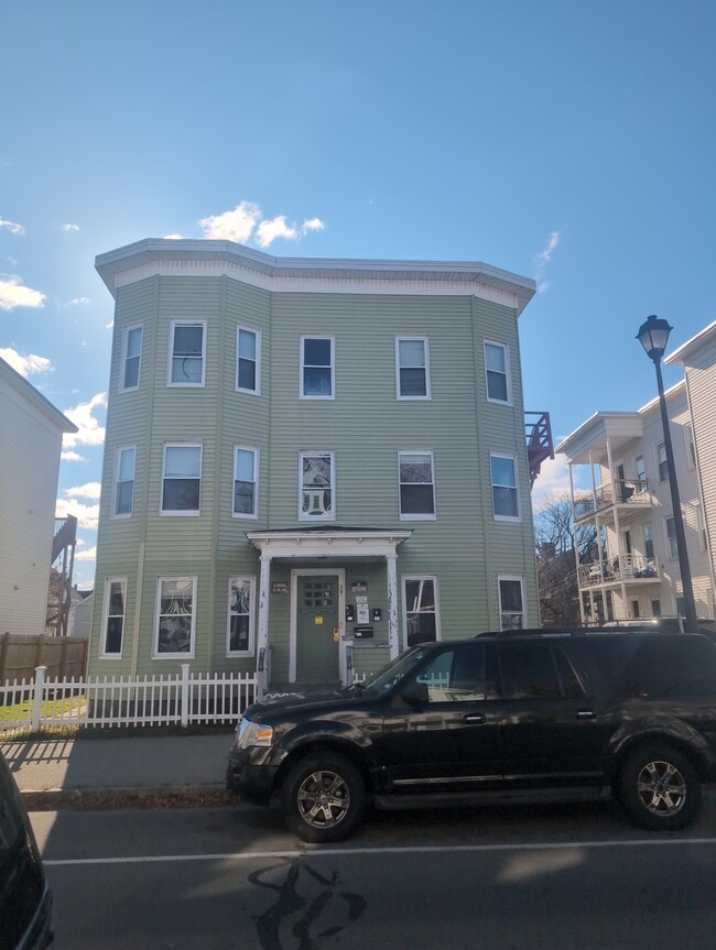 Building Photo - 367 Spruce St