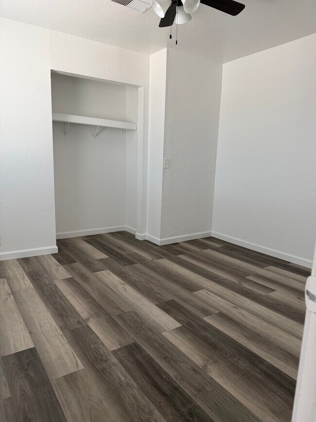 Foto del edificio - 220 W 9th St