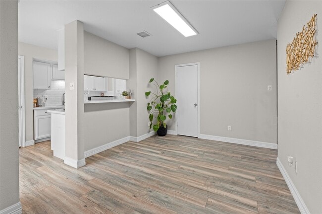 Building Photo - 10327 Gladewood Dr