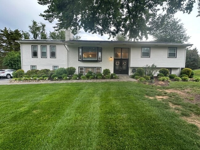 Photo - 805 Golden Arrow St House