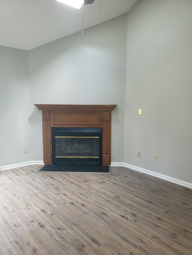 Foto del edificio - Walk to Lake Johnson. West Raleigh one lev...