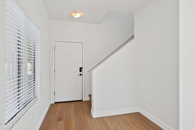 Building Photo - 3776 E Felix Blvd