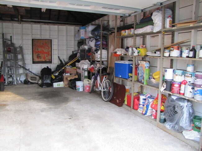 Interior Garage - 368 Rochelle Ave