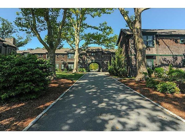 Foto del edificio - 53 Sandy Point Farm Rd