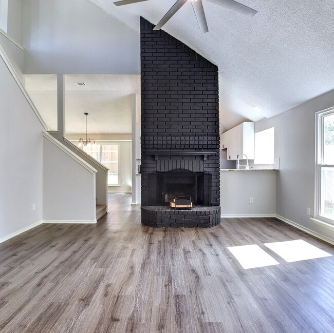 Foto del edificio - 806 Ashmount Ln