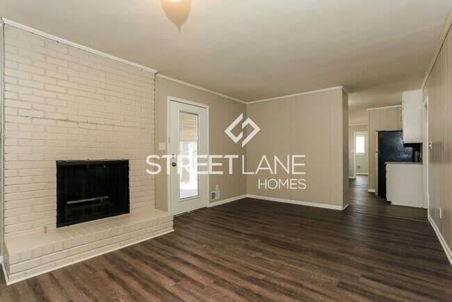 Building Photo - Spacious 4 Bedroom!- Now offering $750 off...