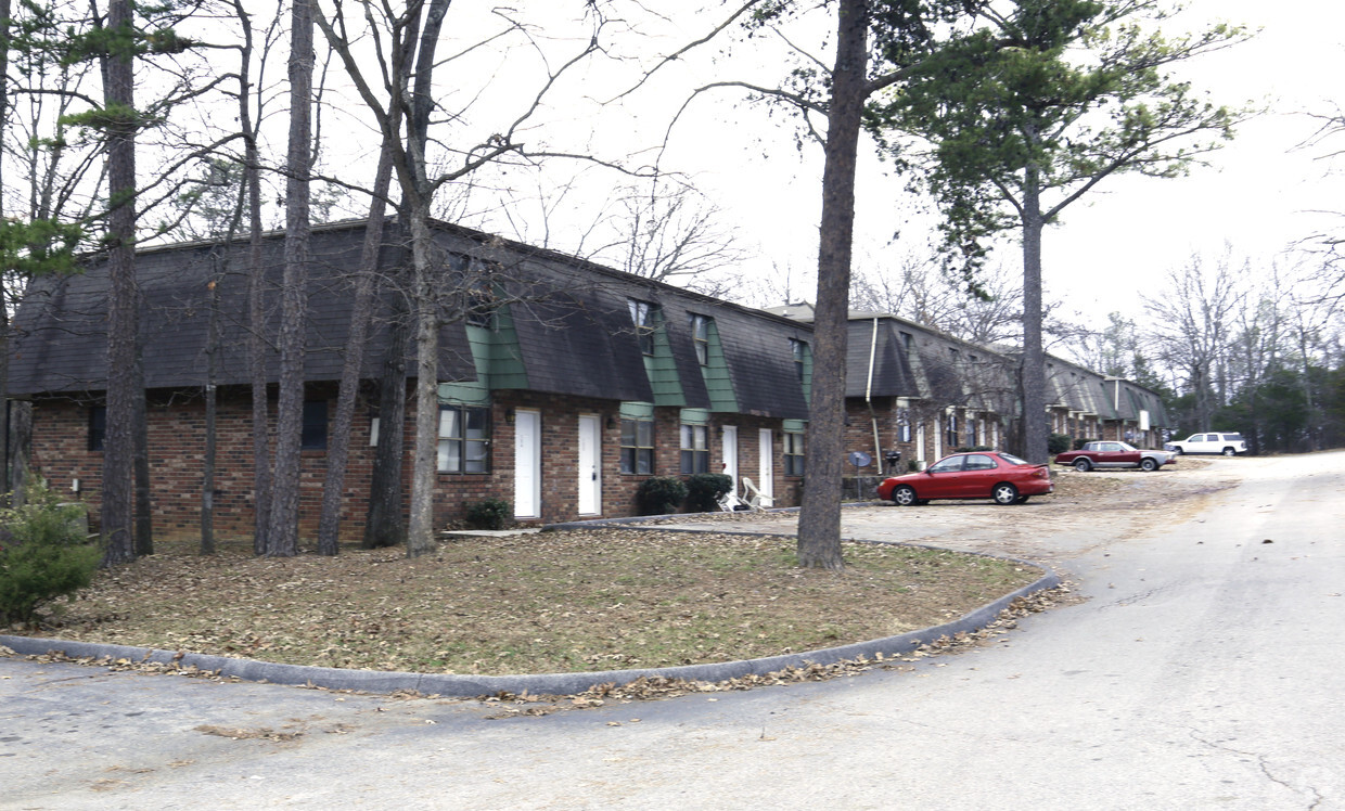 Building Photo - Cedarlane Village Apartments