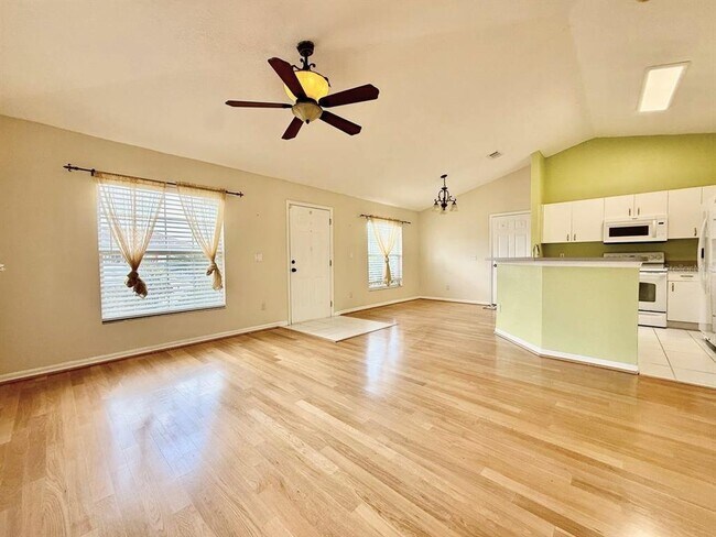 Foto del edificio - 6807 Kingston Dr