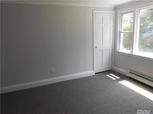Building Photo - 81 Roslyn Rd
