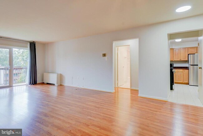 Foto del edificio - 7400 Lakeview Dr