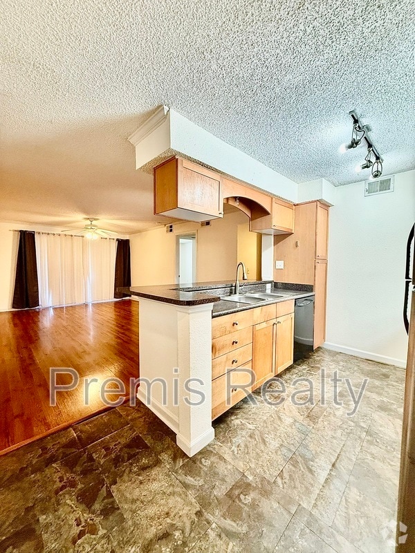 Building Photo - 2500 Winding Creek Blvd