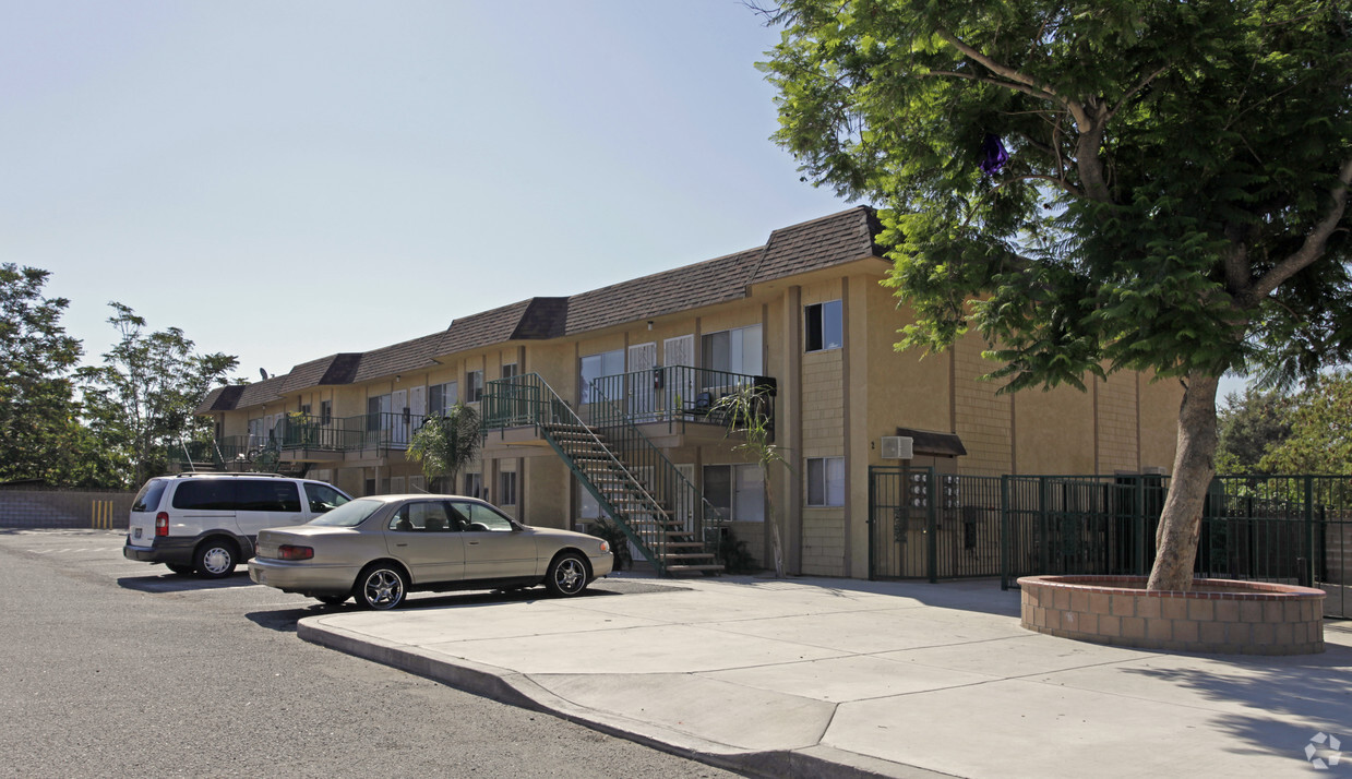 Building Photo - 9125 Pepper Ave