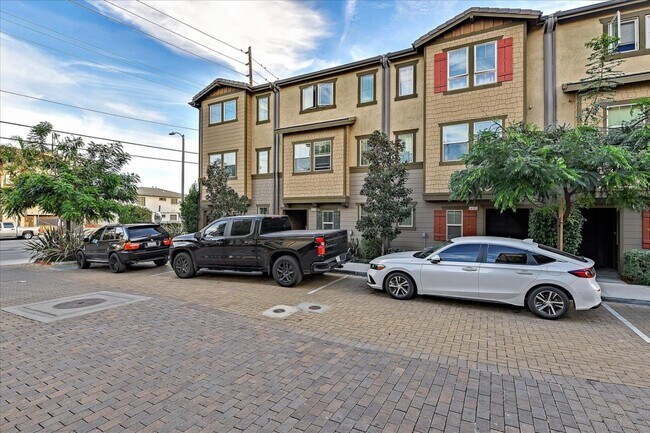 Building Photo - 14101 W Birch Ln