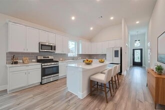 Building Photo - 200 Catalina Cove Dr