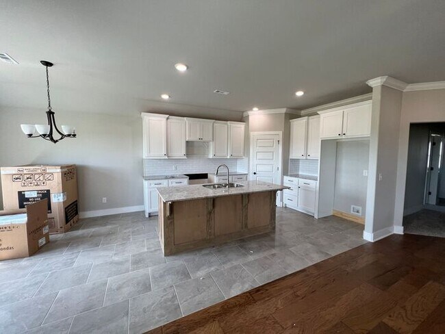 Foto del edificio - Single Family Home - Open-Concept Hickoryw...