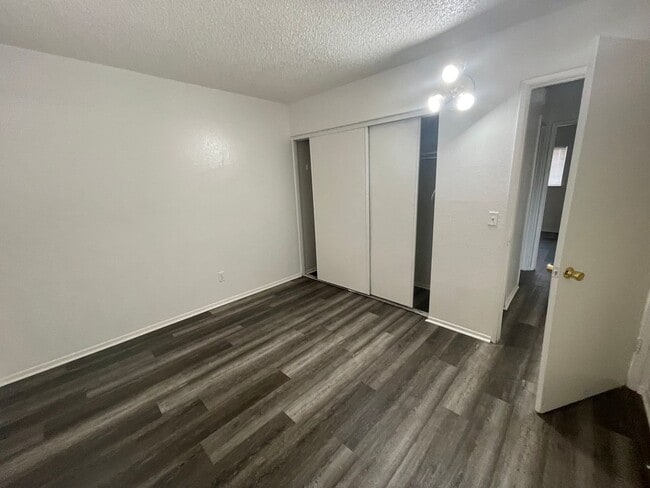 Building Photo - 3711