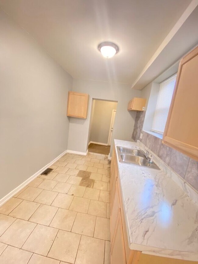 Building Photo - 7314 S University Ave